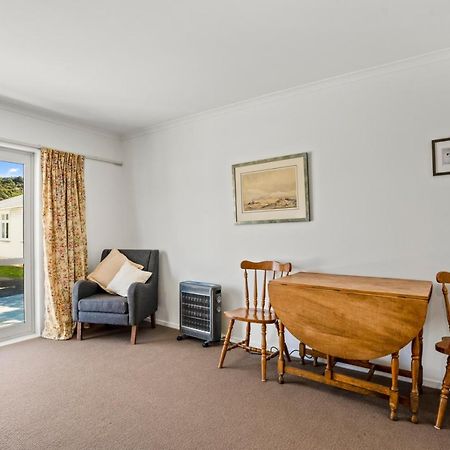 Karori Kabin - Karori Holiday Home Уелингтън Екстериор снимка