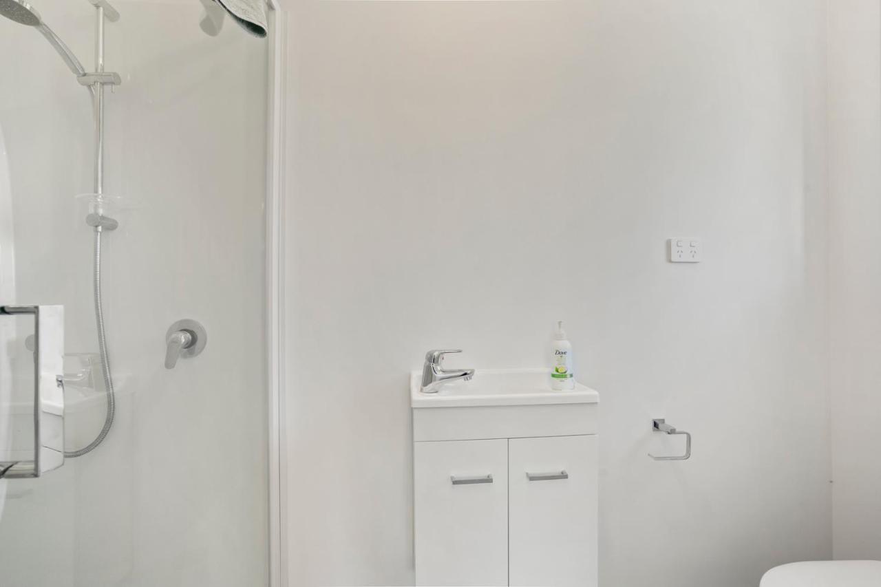 Karori Kabin - Karori Holiday Home Уелингтън Екстериор снимка
